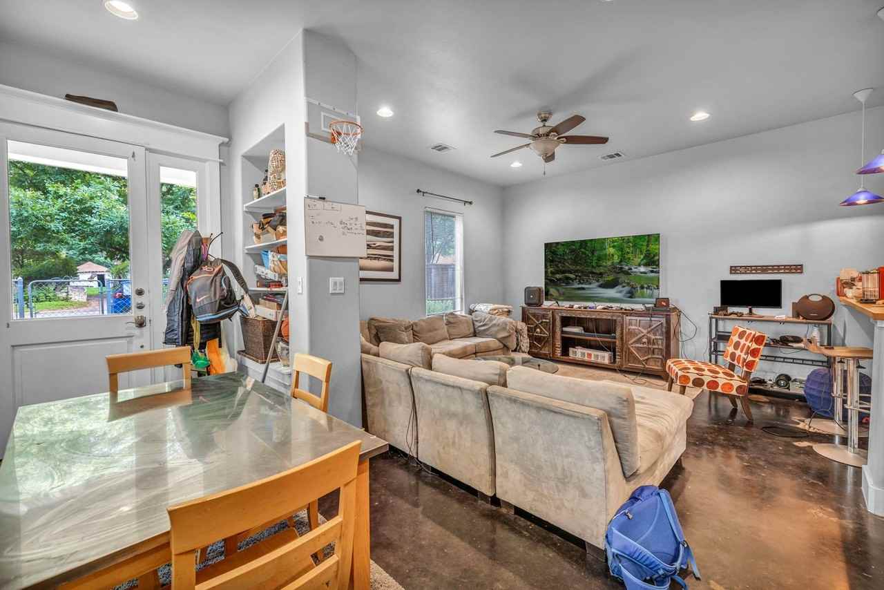 4517 Depew Ave - Photo 5 of 32