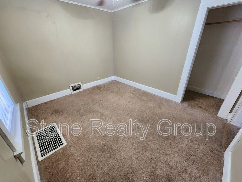 1632 Woodlawn Ave - Photo 3 of 9