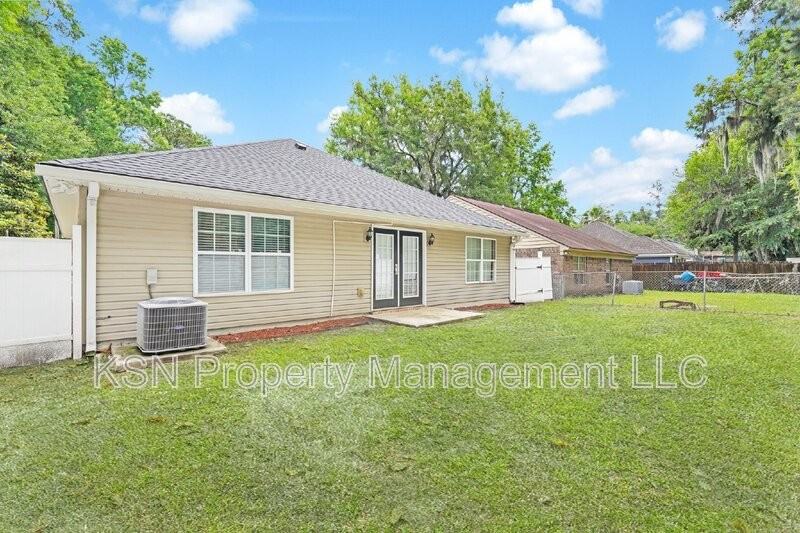 7331 Leghorn St - Photo 7 of 38