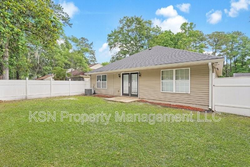 7331 Leghorn St - Photo 6 of 38