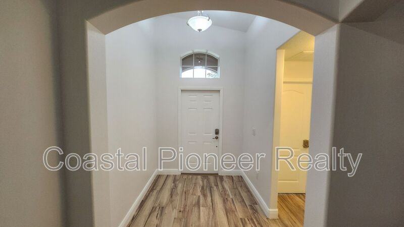 11404 Holmbridge Ln - Photo 3 of 50