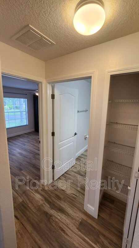 11404 Holmbridge Ln - Photo 4 of 50