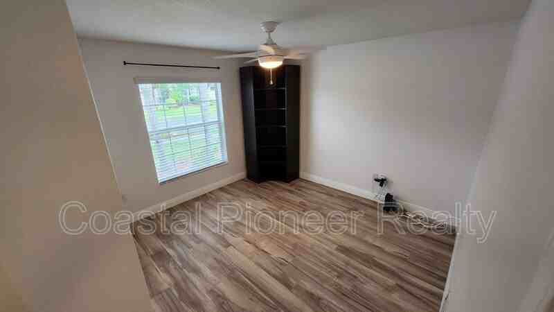 11404 Holmbridge Ln - Photo 5 of 50