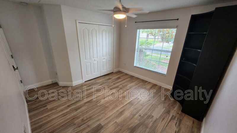 11404 Holmbridge Ln - Photo 6 of 50