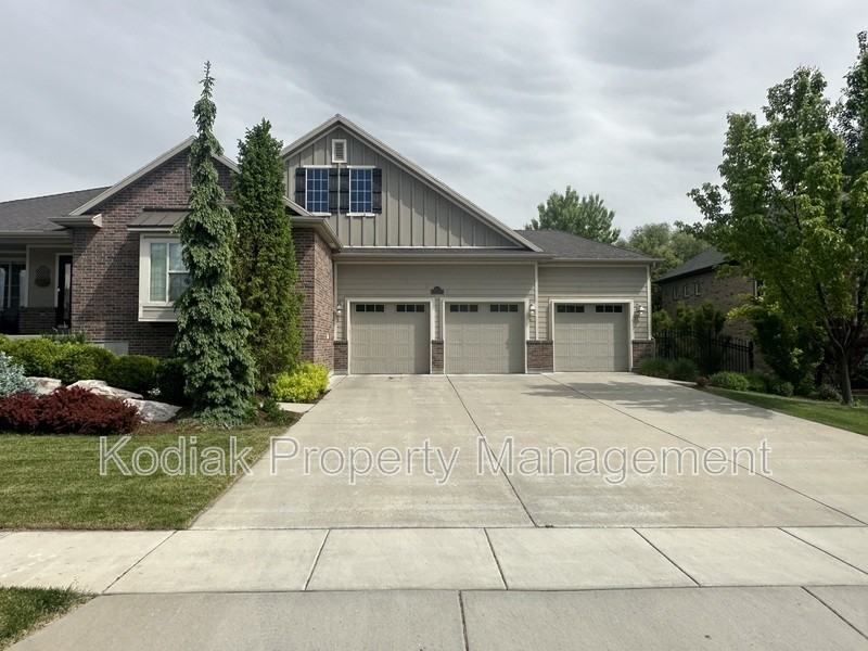 1139 Kings Ct - Photo 2 of 31