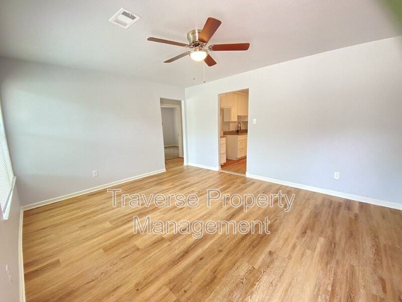 1425 Cameron St - Photo 3 of 24