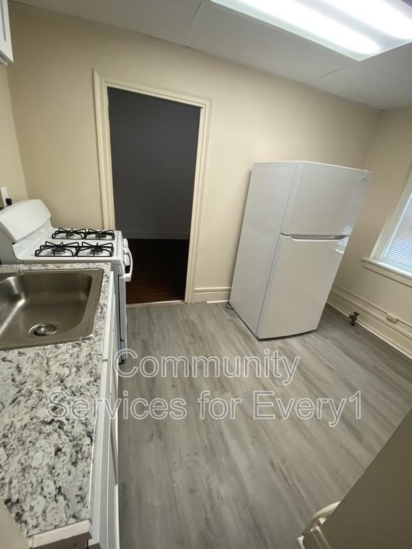 2425 Delaware Ave #2 - Photo 5 of 7