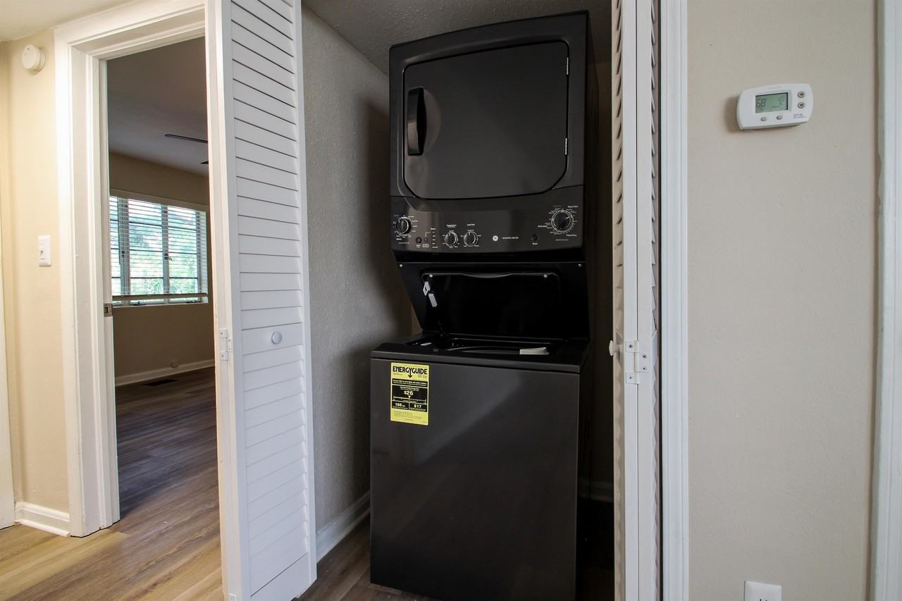 2761 Saint Johns Avenue - Photo 2 of 42