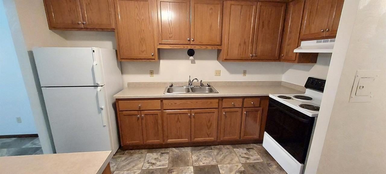 1151 Packerland Drive - Photo 2 of 7