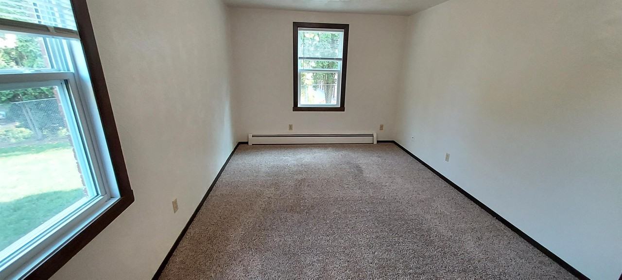 1151 Packerland Drive - Photo 5 of 7