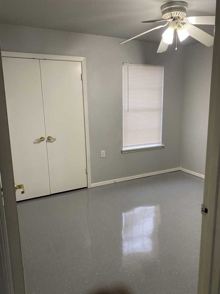 1604 E 50th Street - Photo 7 of 9