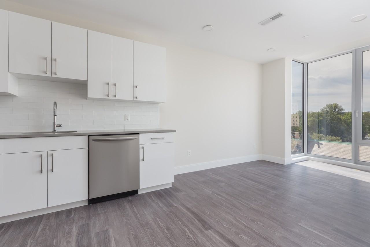 Tremont St. & St. Cyprians #504 - Photo 7 of 10