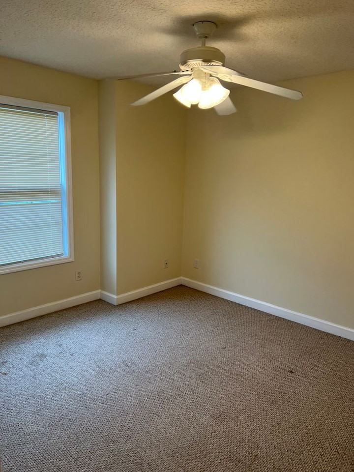 185 Drew Cir - Photo 4 of 12