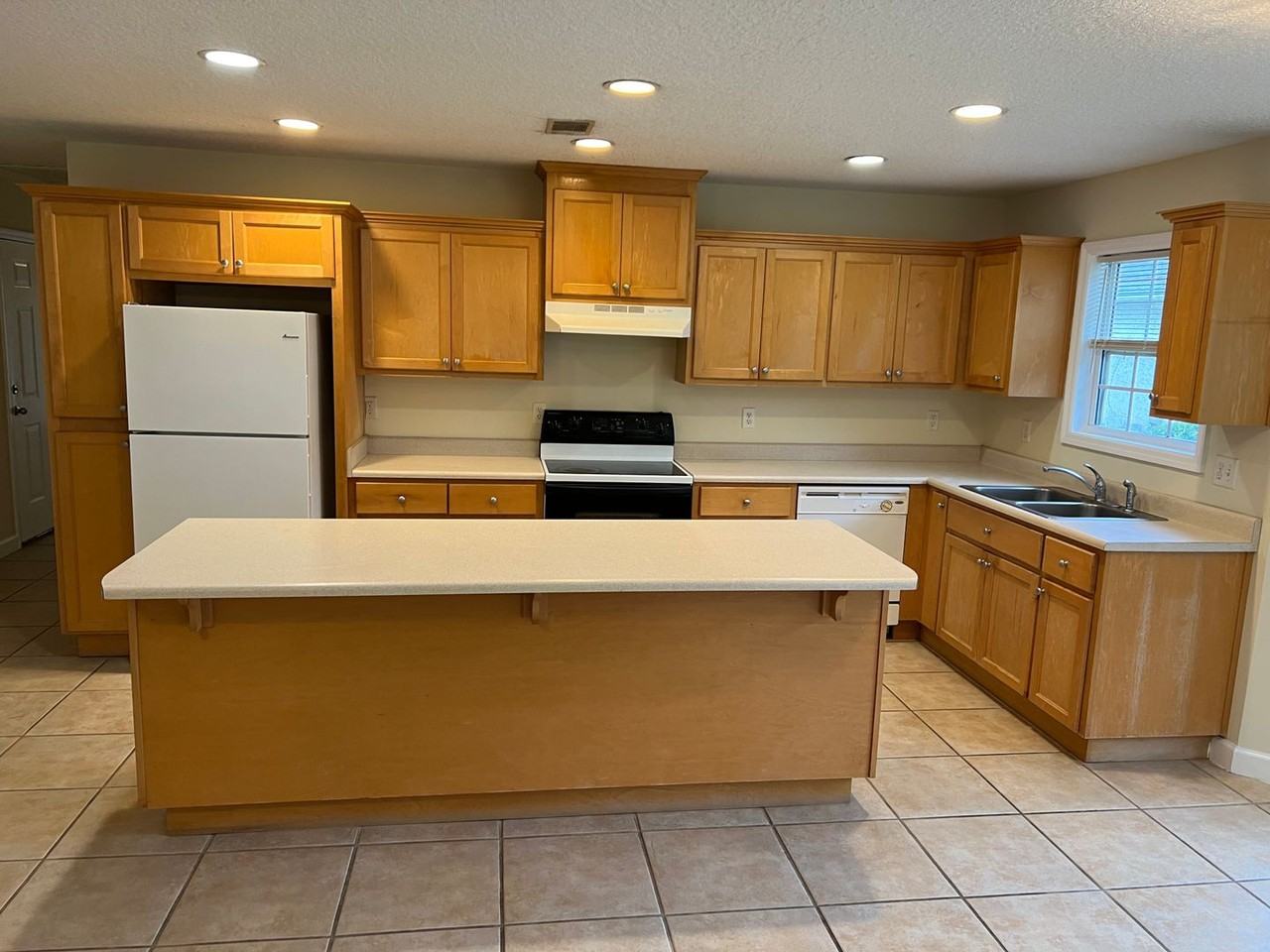 185 Drew Cir - Photo 6 of 12