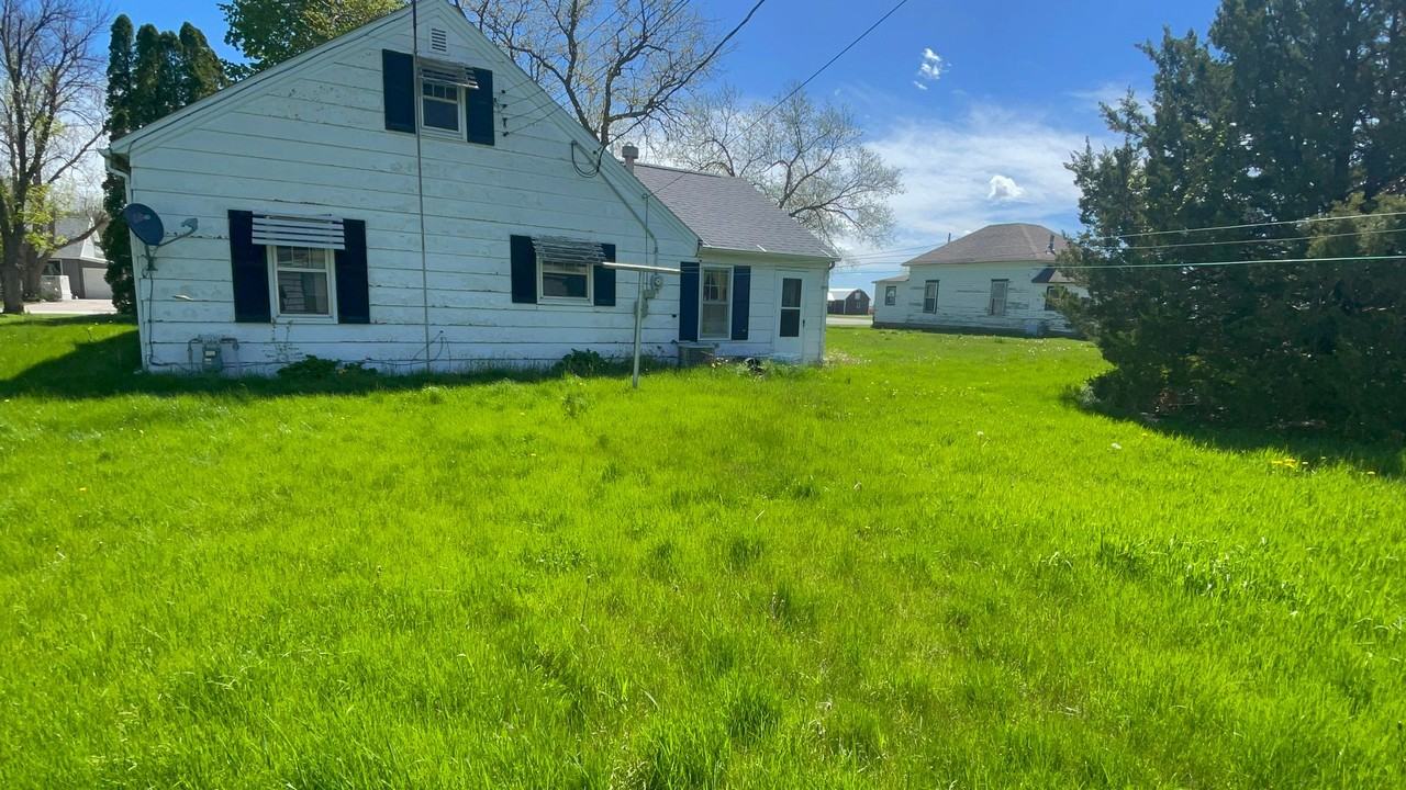 404 Main St - Photo 2 of 8