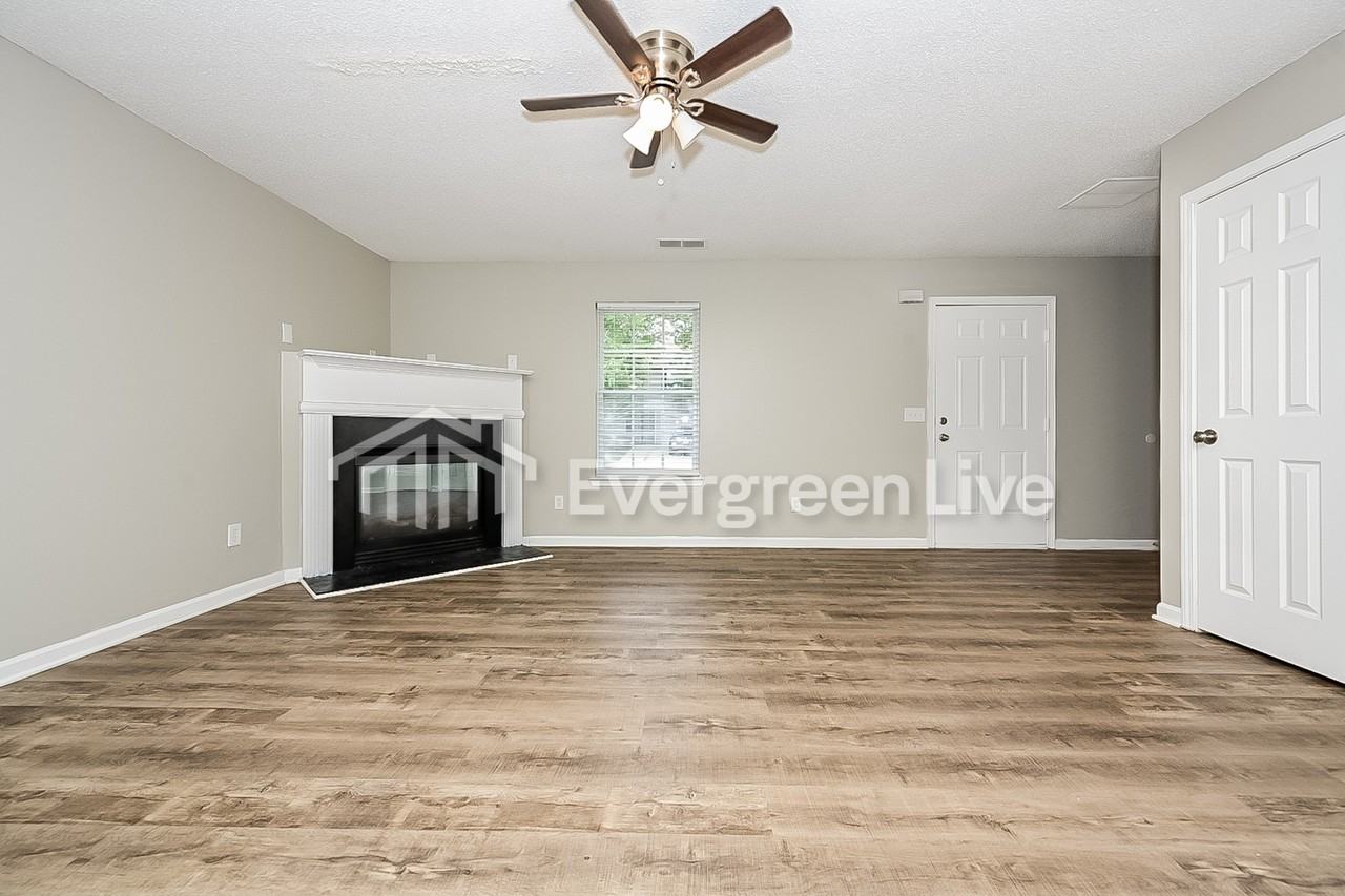 450 Kara Ln - Photo 3 of 19