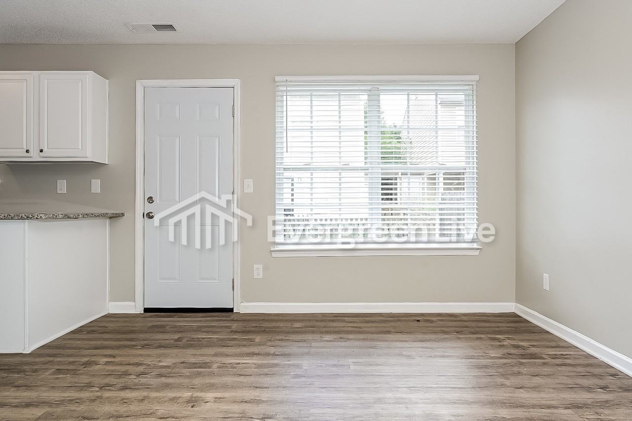 450 Kara Ln - Photo 7 of 19