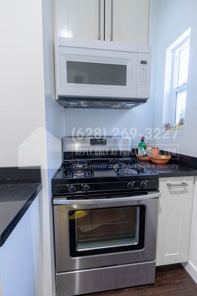 214 Columbia Pl - Photo 2 of 11