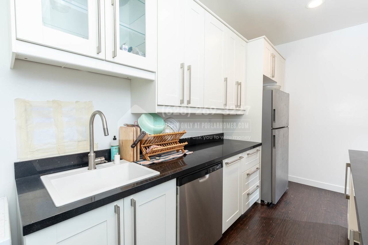 214 Columbia Pl - Photo 3 of 11