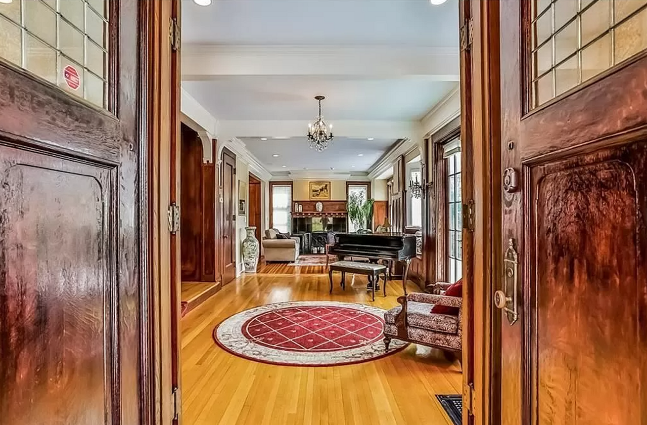 166 Huntington St - Photo 2 of 29