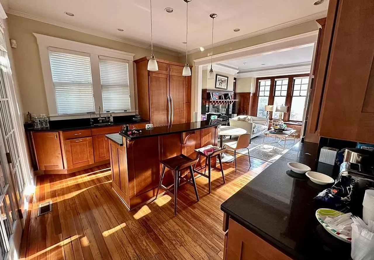 166 Huntington St - Photo 6 of 29