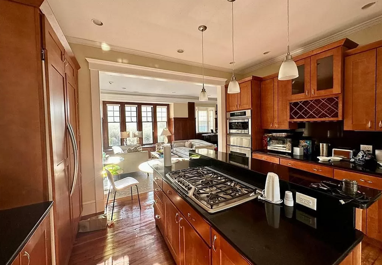 166 Huntington St - Photo 7 of 29