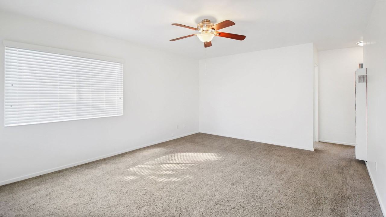 4447 1/2 Mentone St - Photo 5 of 10