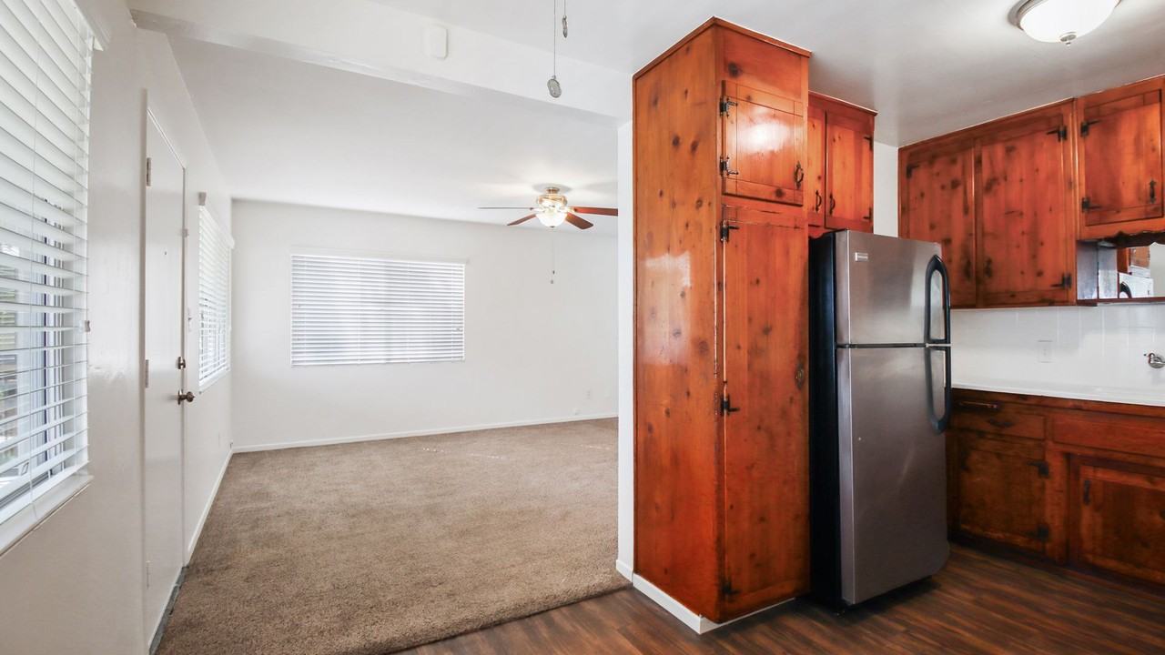 4447 1/2 Mentone St - Photo 6 of 10