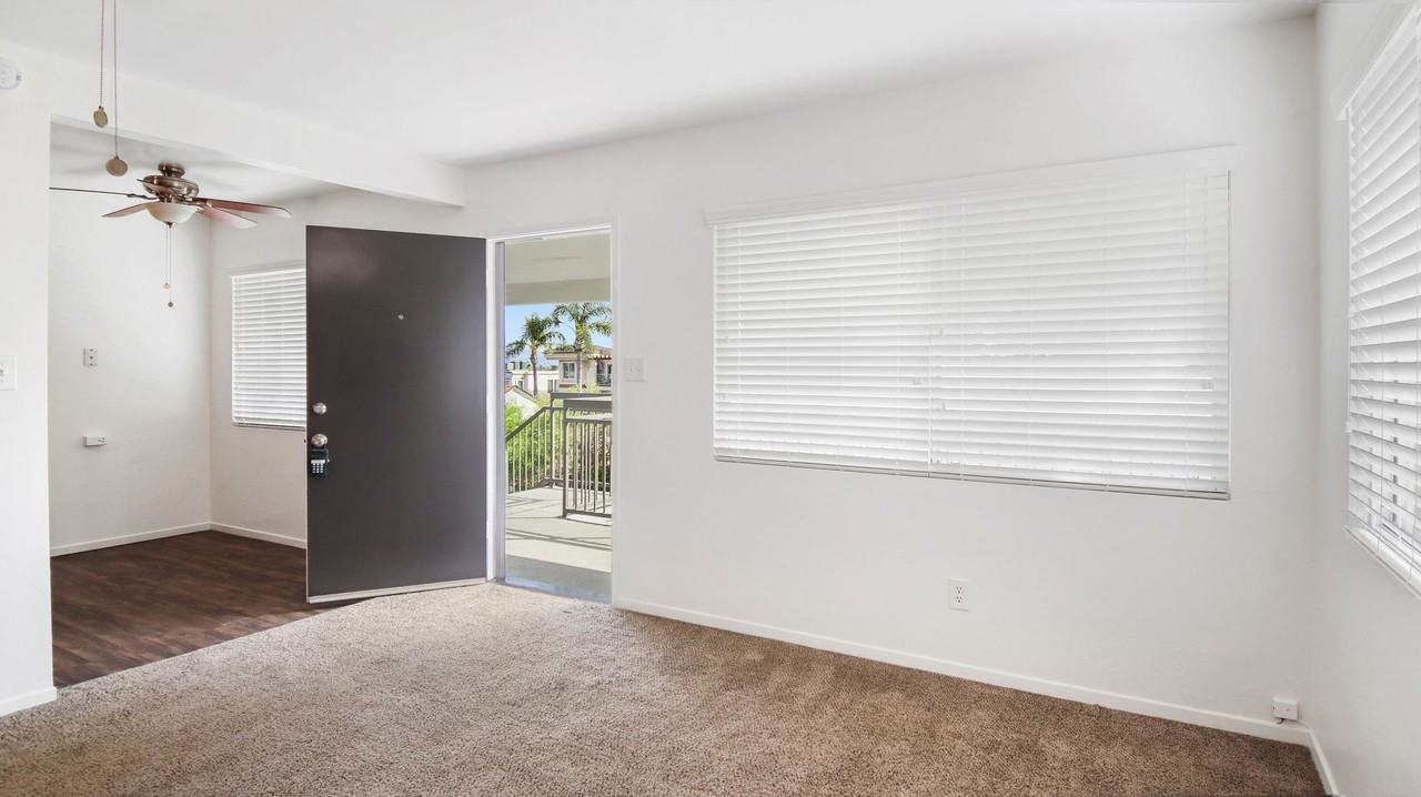 4447 1/2 Mentone St - Photo 3 of 10