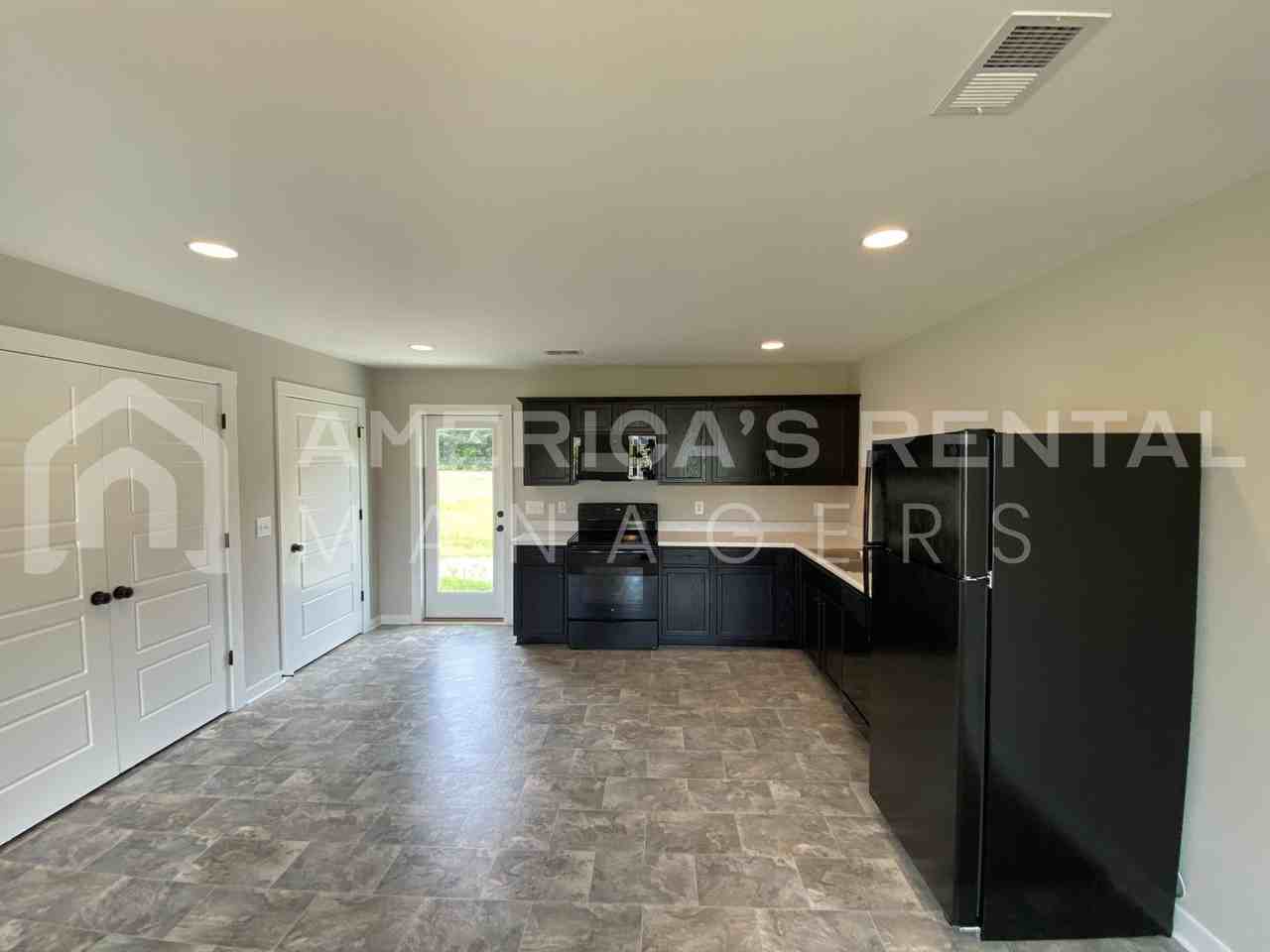 350 Sunlight Cir - Photo 2 of 18