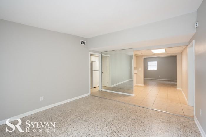 3101 E Elm St - Photo 3 of 15