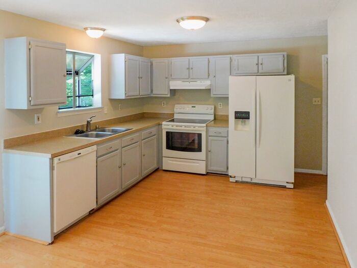 11360 Redlands Rd - Photo 3 of 13