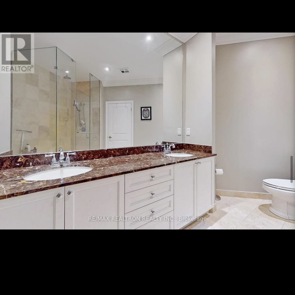 35 Ellen St - Photo 3 of 15