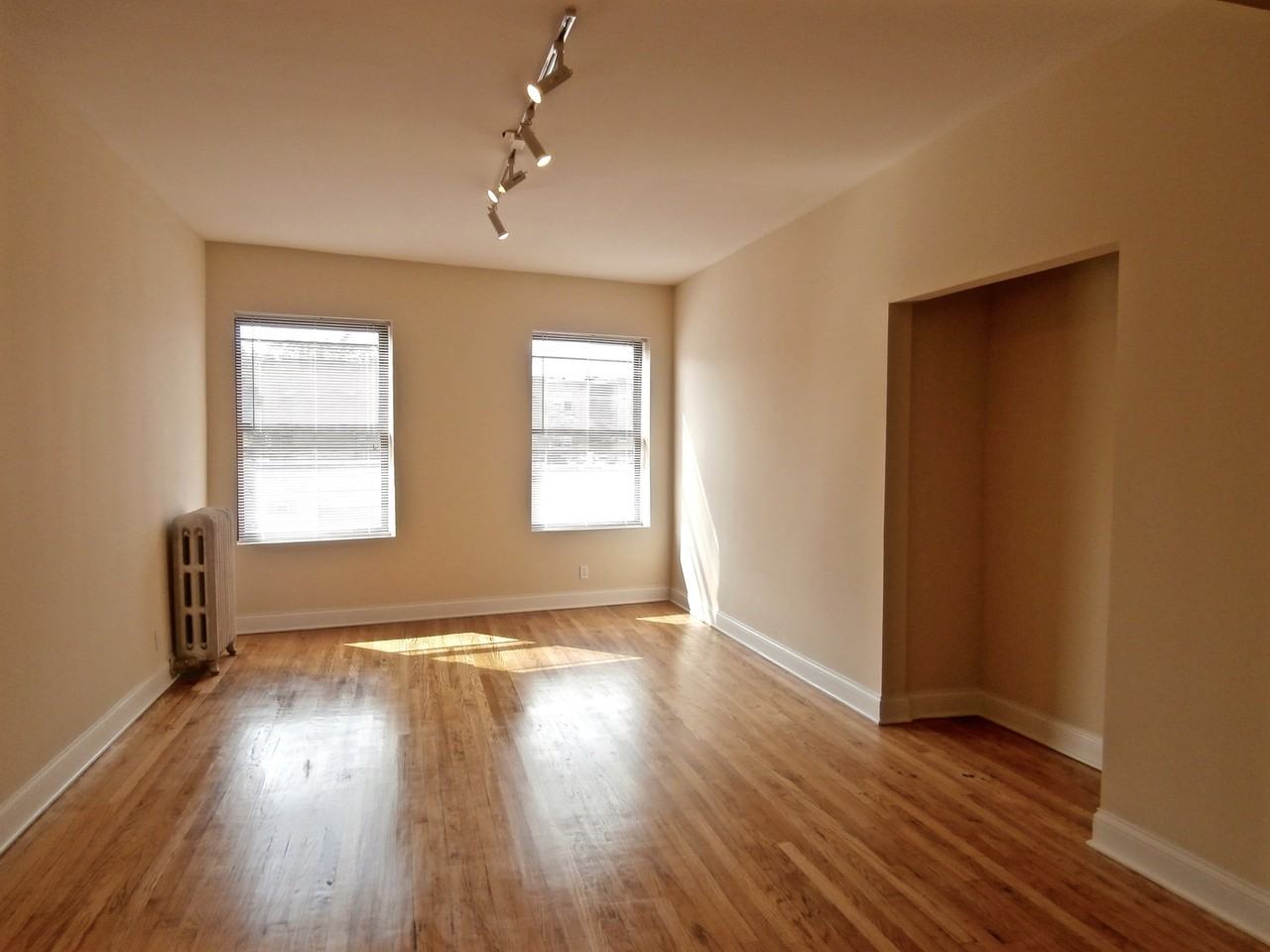 6703 N Clark St #3N - Photo 2 of 6