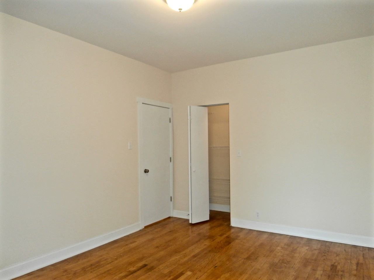 6703 N Clark St #3N - Photo 3 of 6