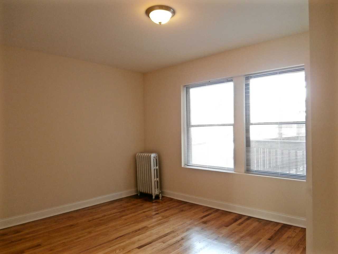 6703 N Clark St #3N - Photo 4 of 6