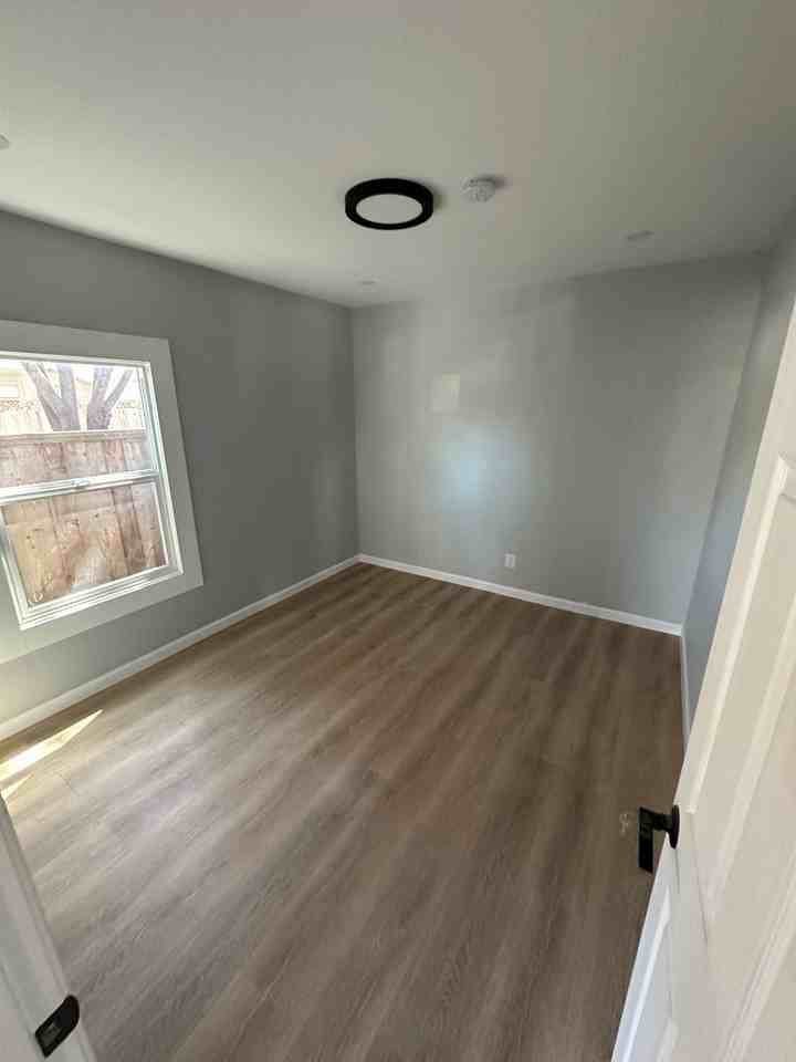 135 Market St - Photo 7 of 25