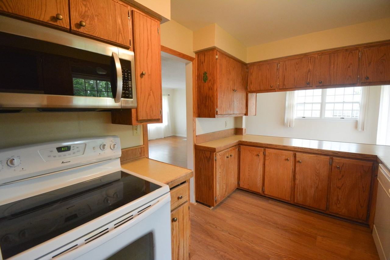 608 22nd St Ne - Photo 5 of 22