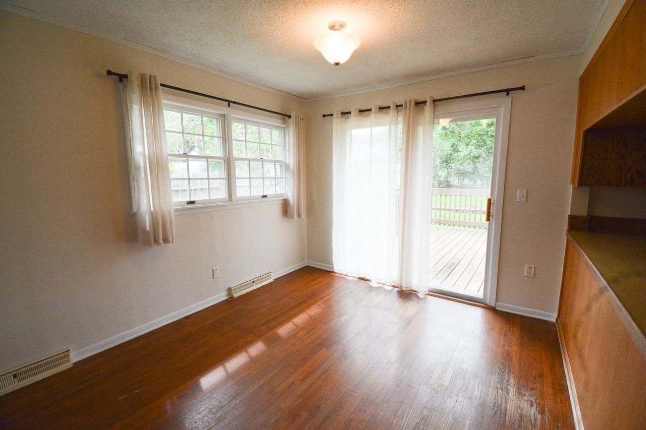 608 22nd St Ne - Photo 6 of 22