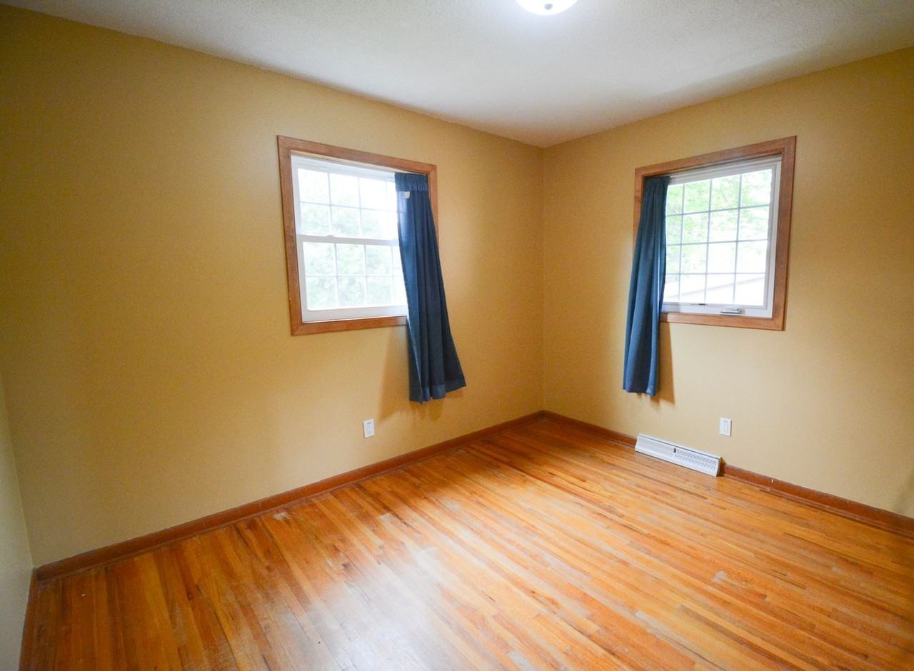 608 22nd St Ne - Photo 7 of 22