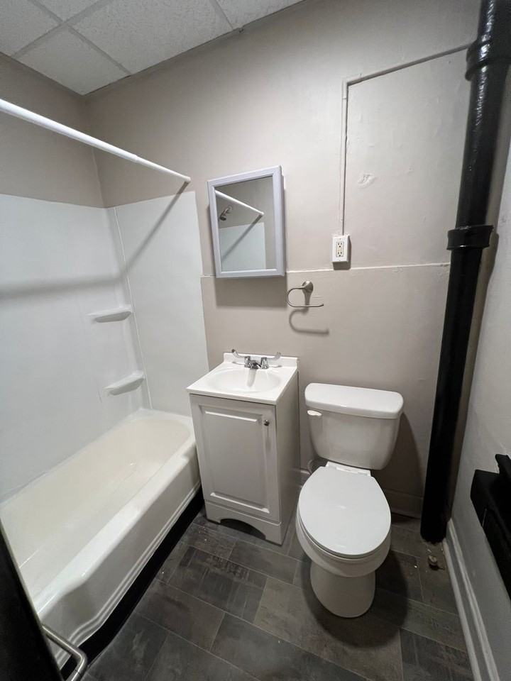 105 S Queen Street - Photo 2 of 5