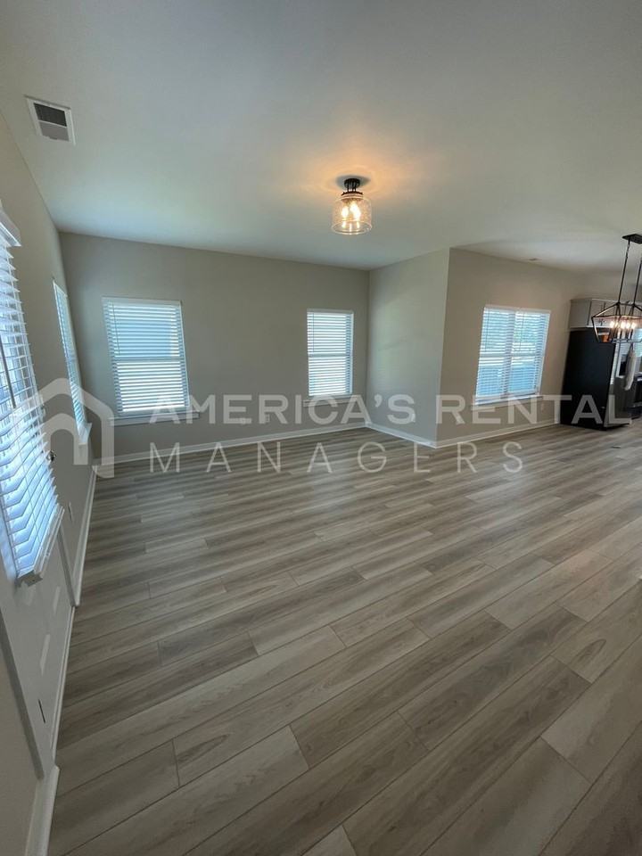 55 Kings Way - Photo 5 of 49