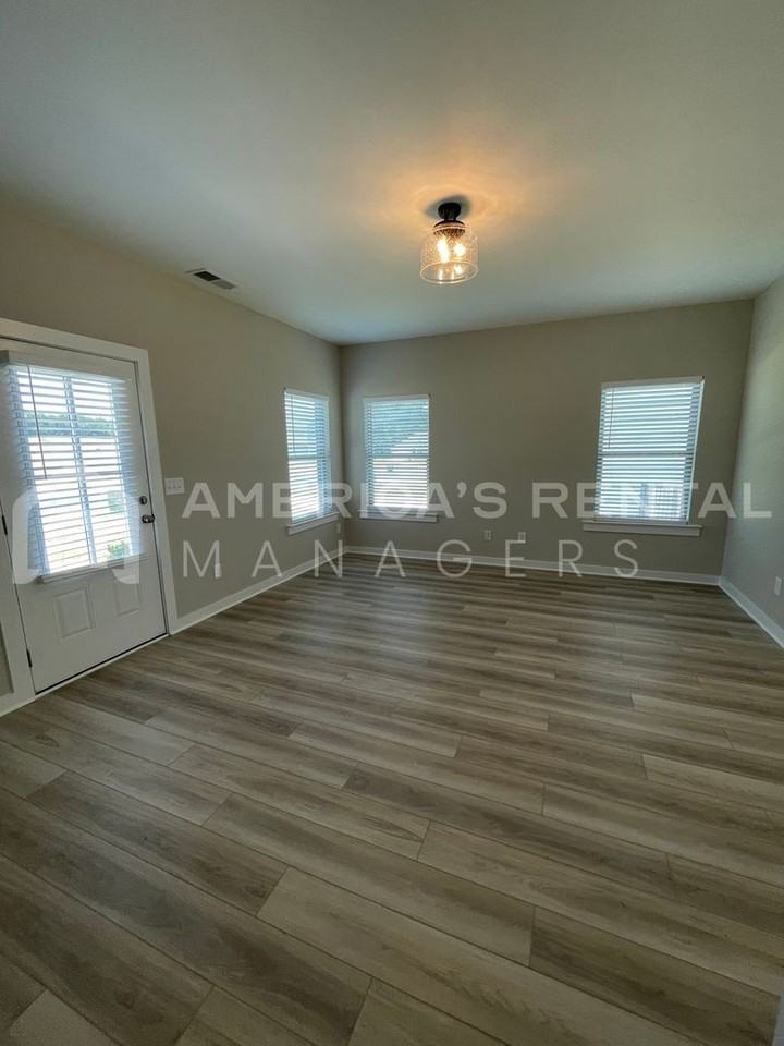55 Kings Way - Photo 6 of 49