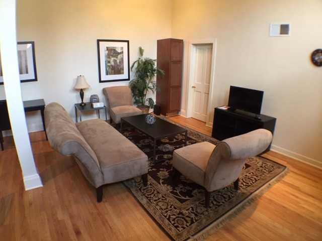 Racine / Dickens - Photo 4 of 34