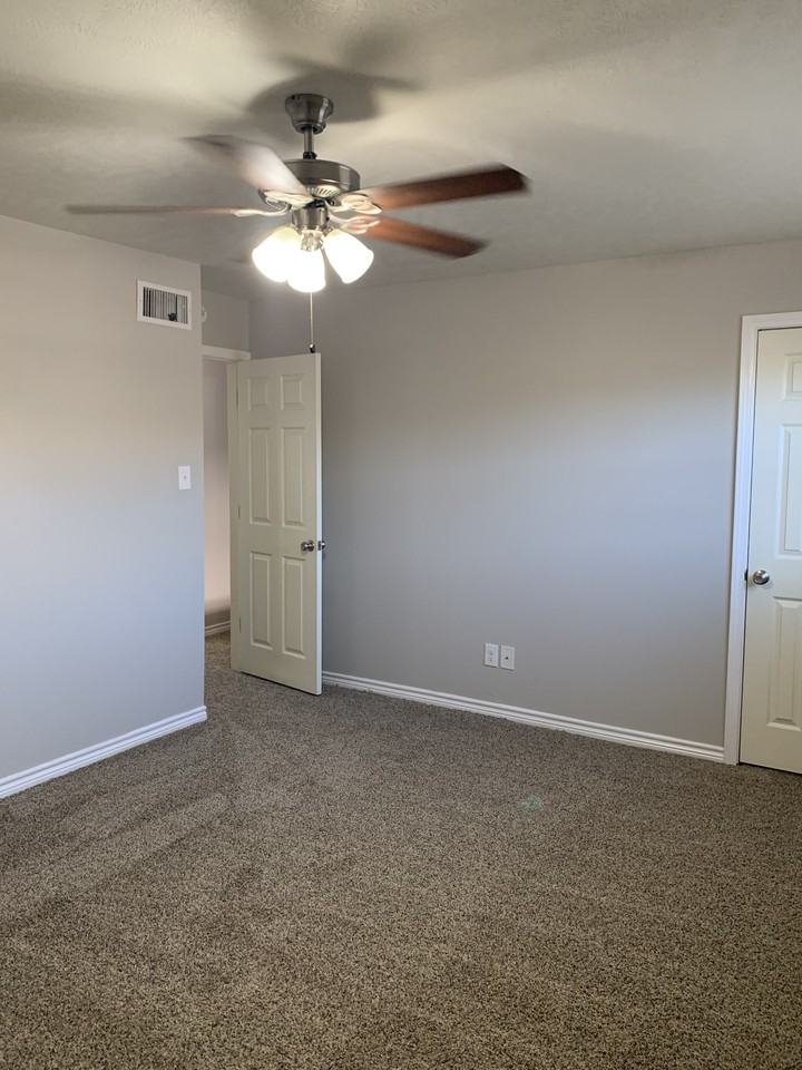 Crestview Apartments - Photo 2 of 6