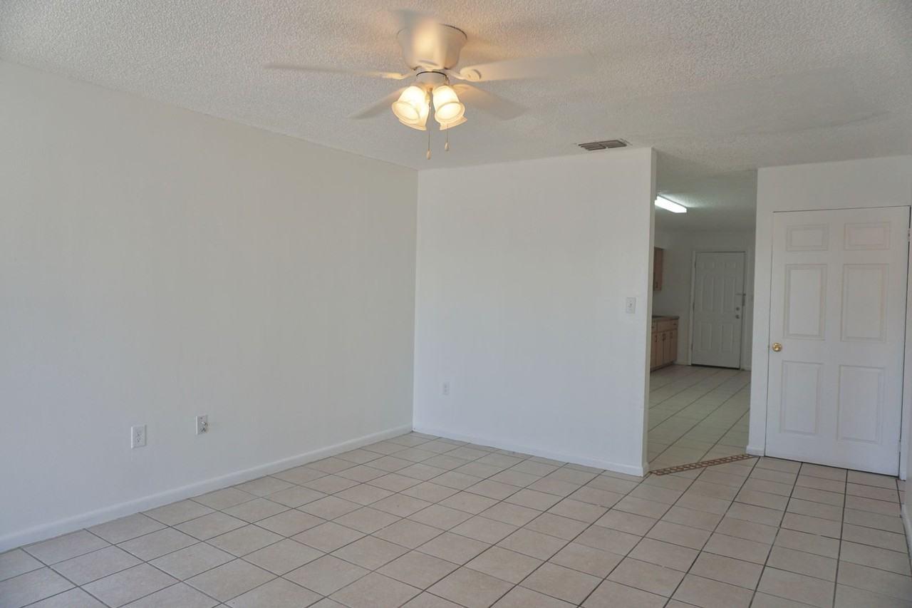 2563 Elm Ave - Photo 3 of 19