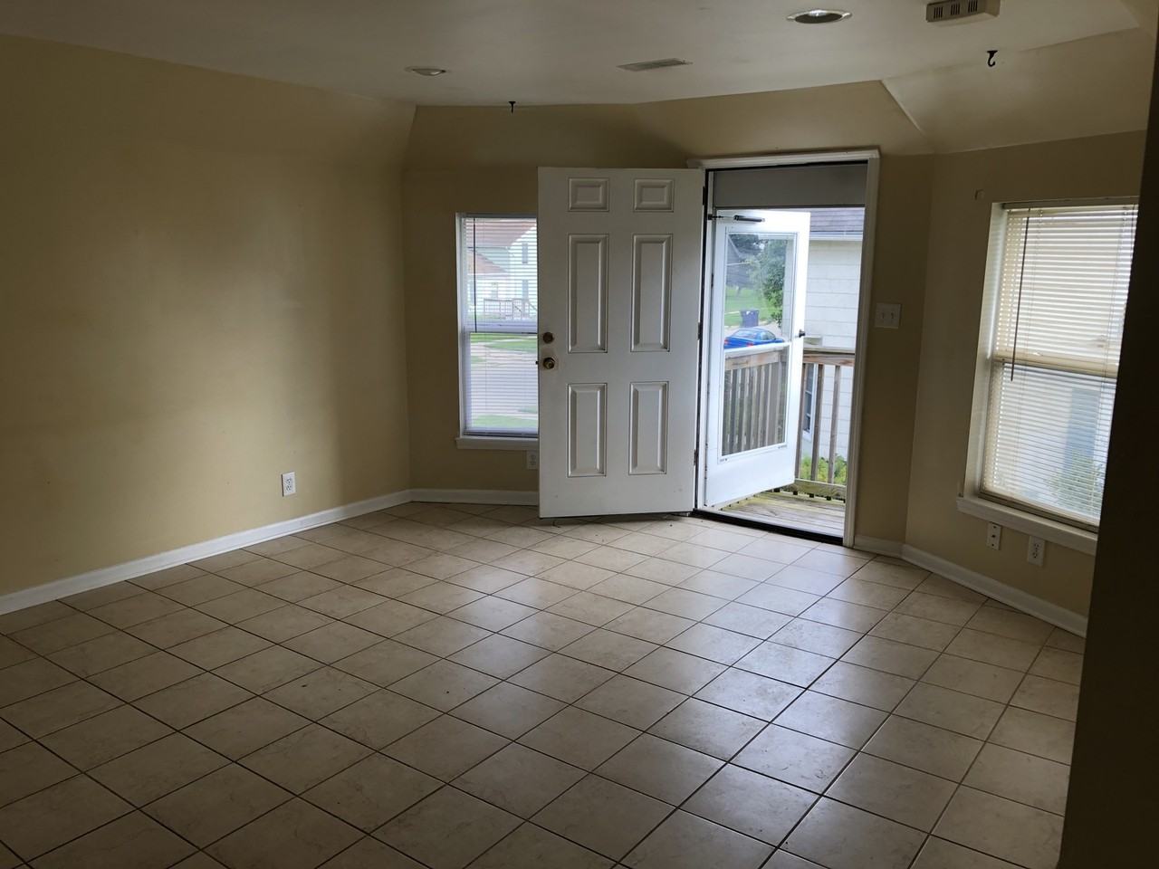 327 N. Palm Street - Photo 2 of 4