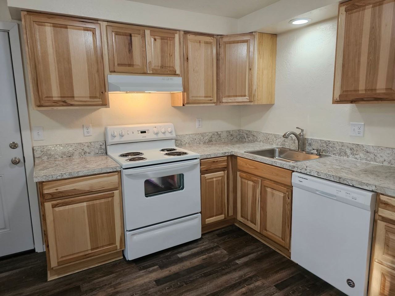 980 N Cloverleaf Loop - Photo 2 of 8