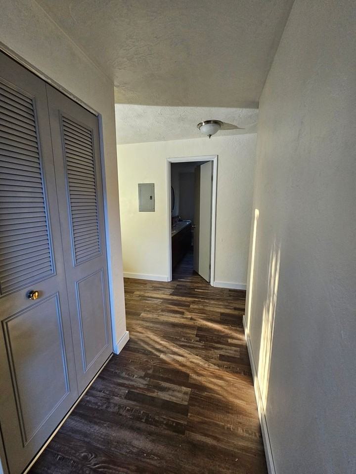 980 N Cloverleaf Loop - Photo 6 of 8