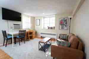 featured image of 21 Fruit St